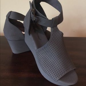NEW Gray Wedges never worn size 7.5